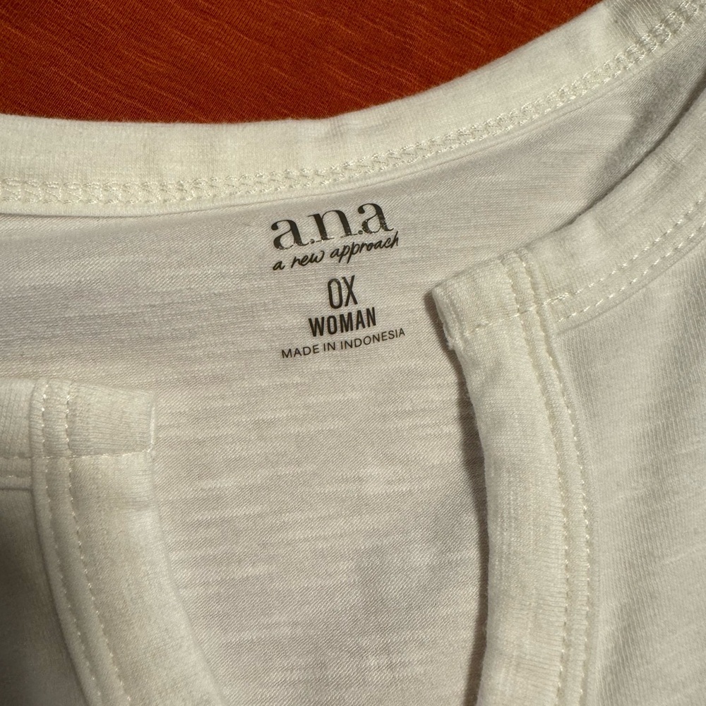 Cropped Tops (2) - Picture 2 of 3